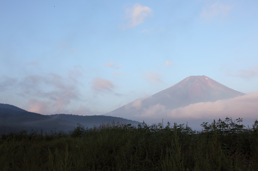 赤富士のある夏の朝