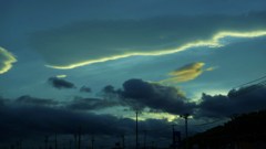 青