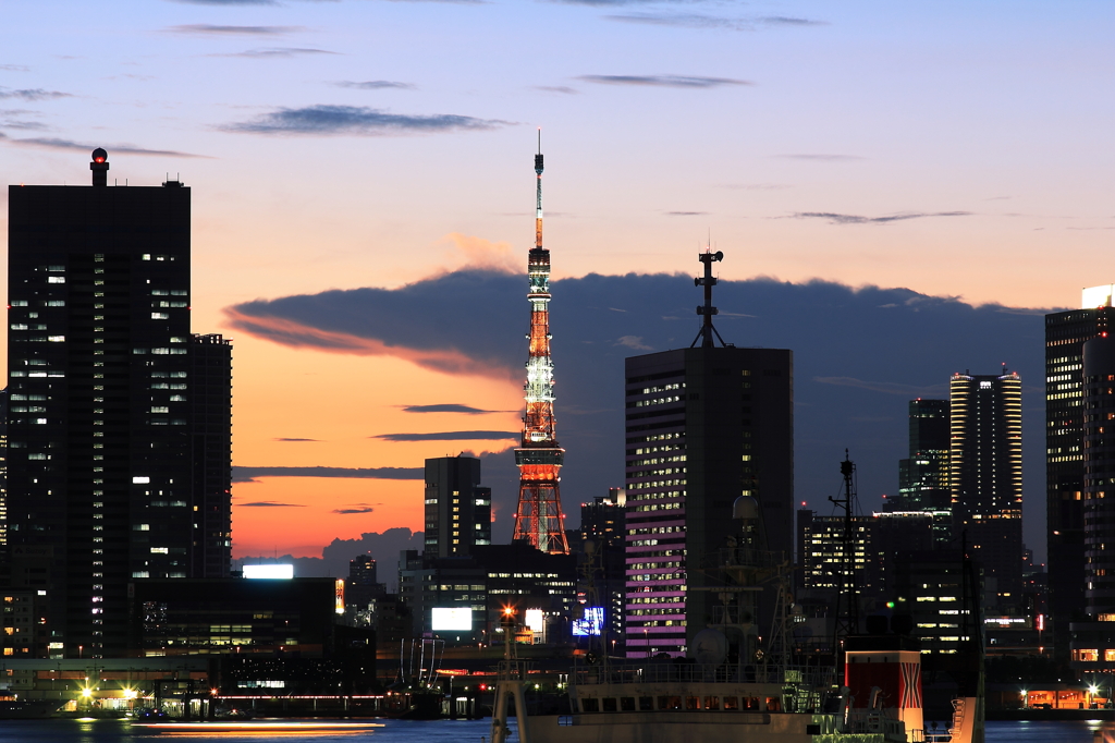 夕暮れの東京タワー