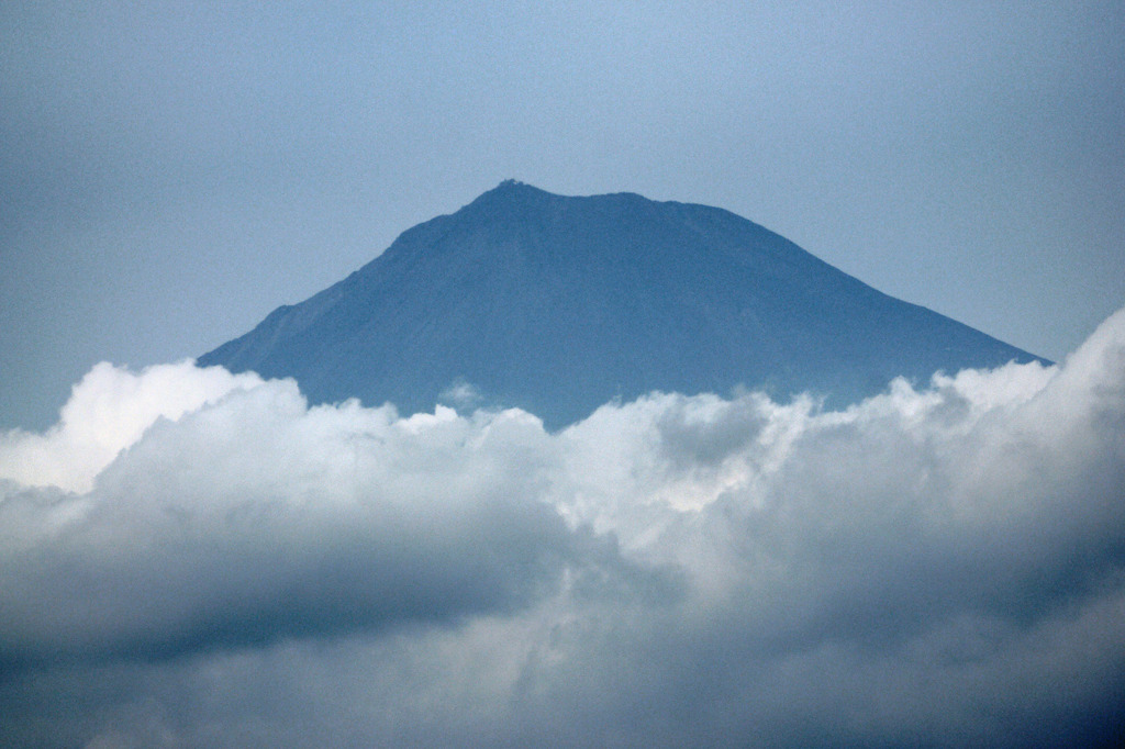 5743m