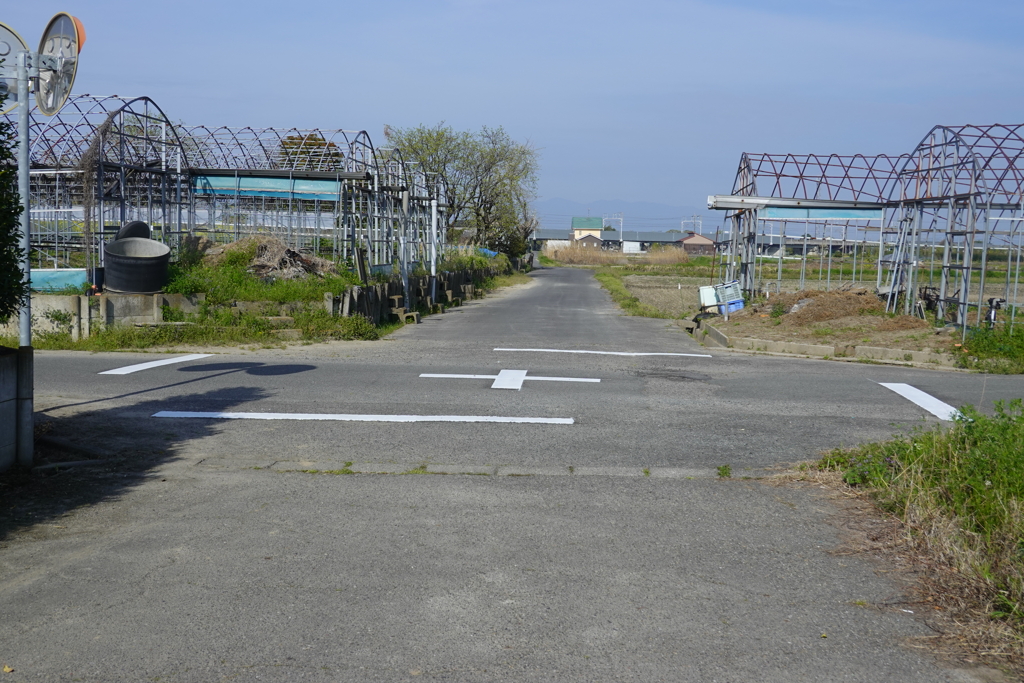 2432 止まれのない交差点