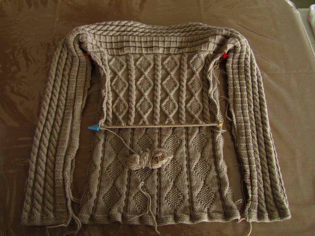 編みかけセーター　