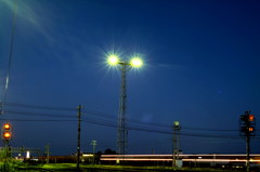夕暮れの貨物駅