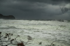 海も怒っている