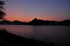 夜明け前の犬山城