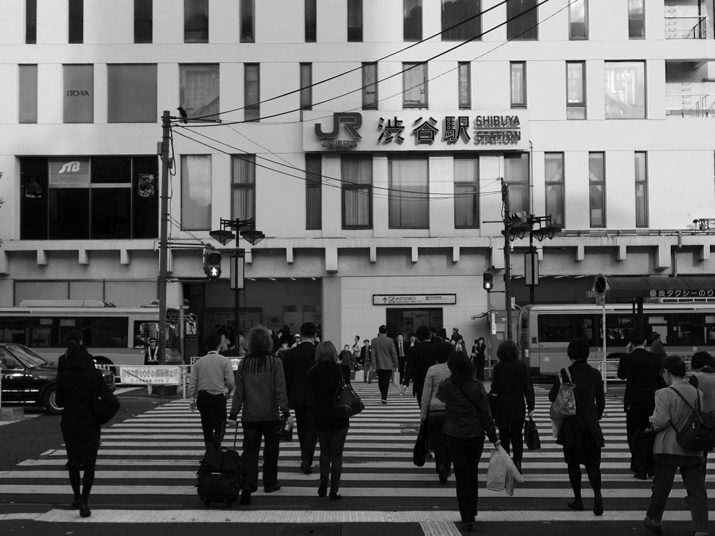 駅へ