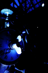 青い時計