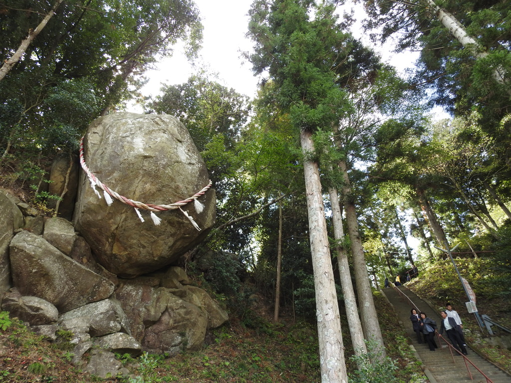 釣石神社