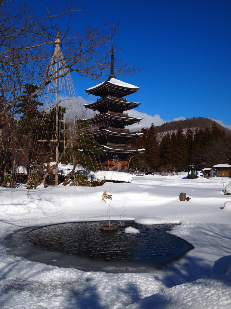 雪の五重塔