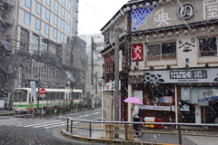 雪の大塚駅前