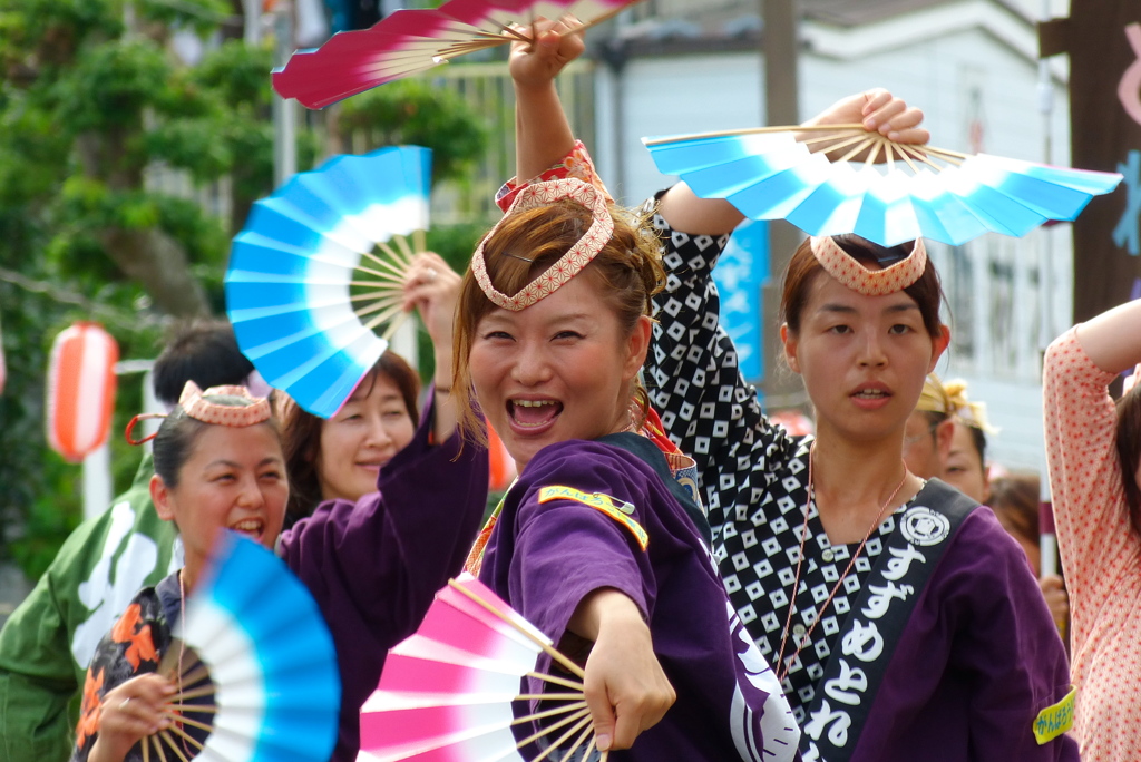 どんとロード八幡雀踊り