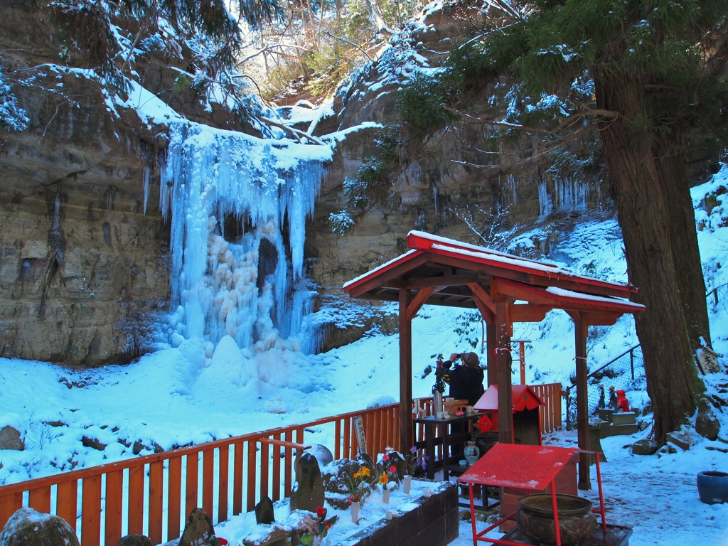 近所の氷瀑