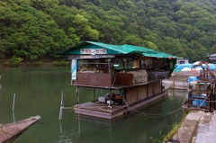 二階建ての屋形船