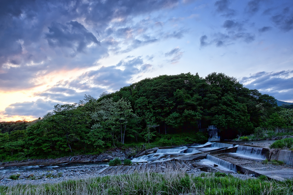 夕暮れの河川敷