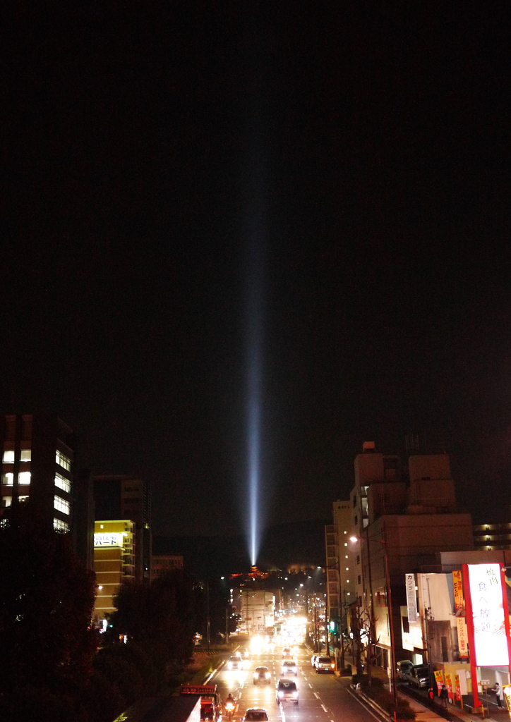 夜空にまっすぐ