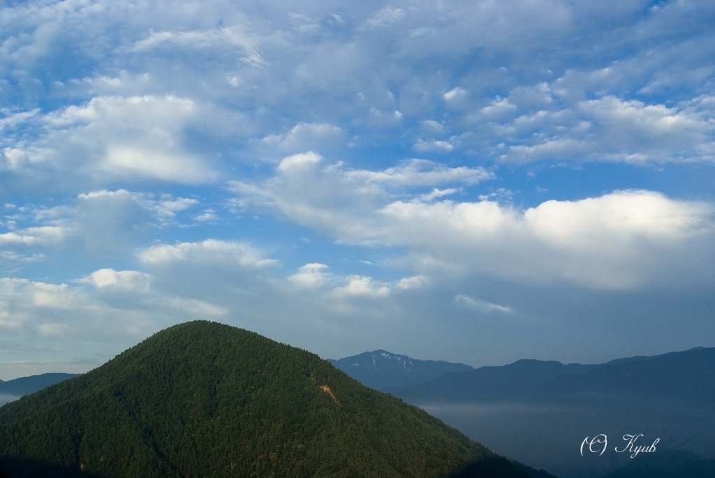 山の朝