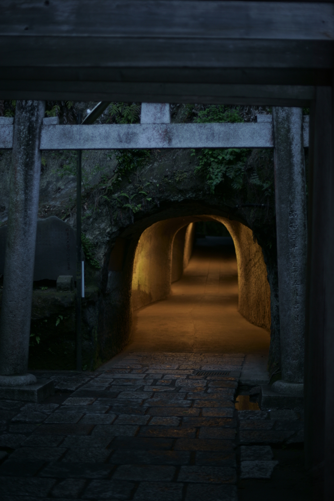 夕暮れの銭洗弁天