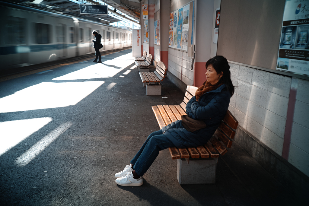 ホームにて