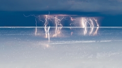 ウユニ塩湖の雷光