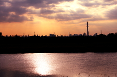 西の街に注ぐ夕日