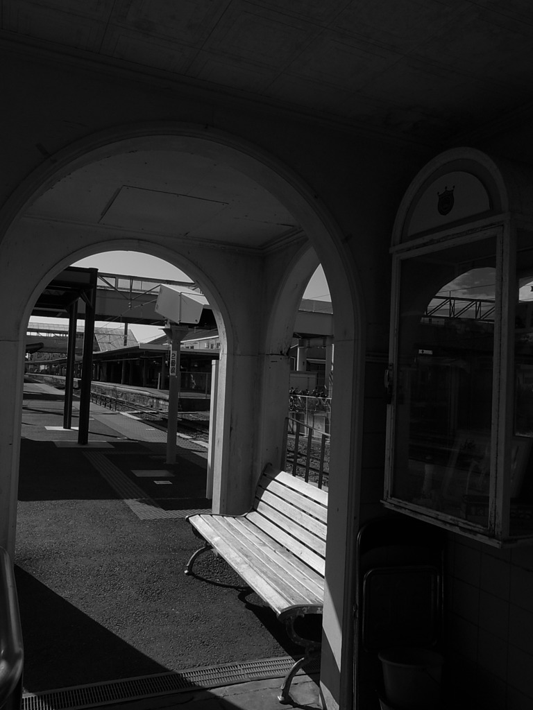 銚子駅、待合室の午後