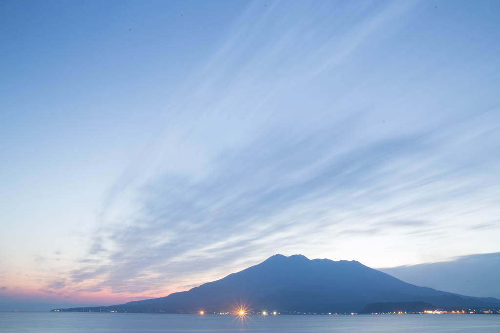 桜島の夜明け