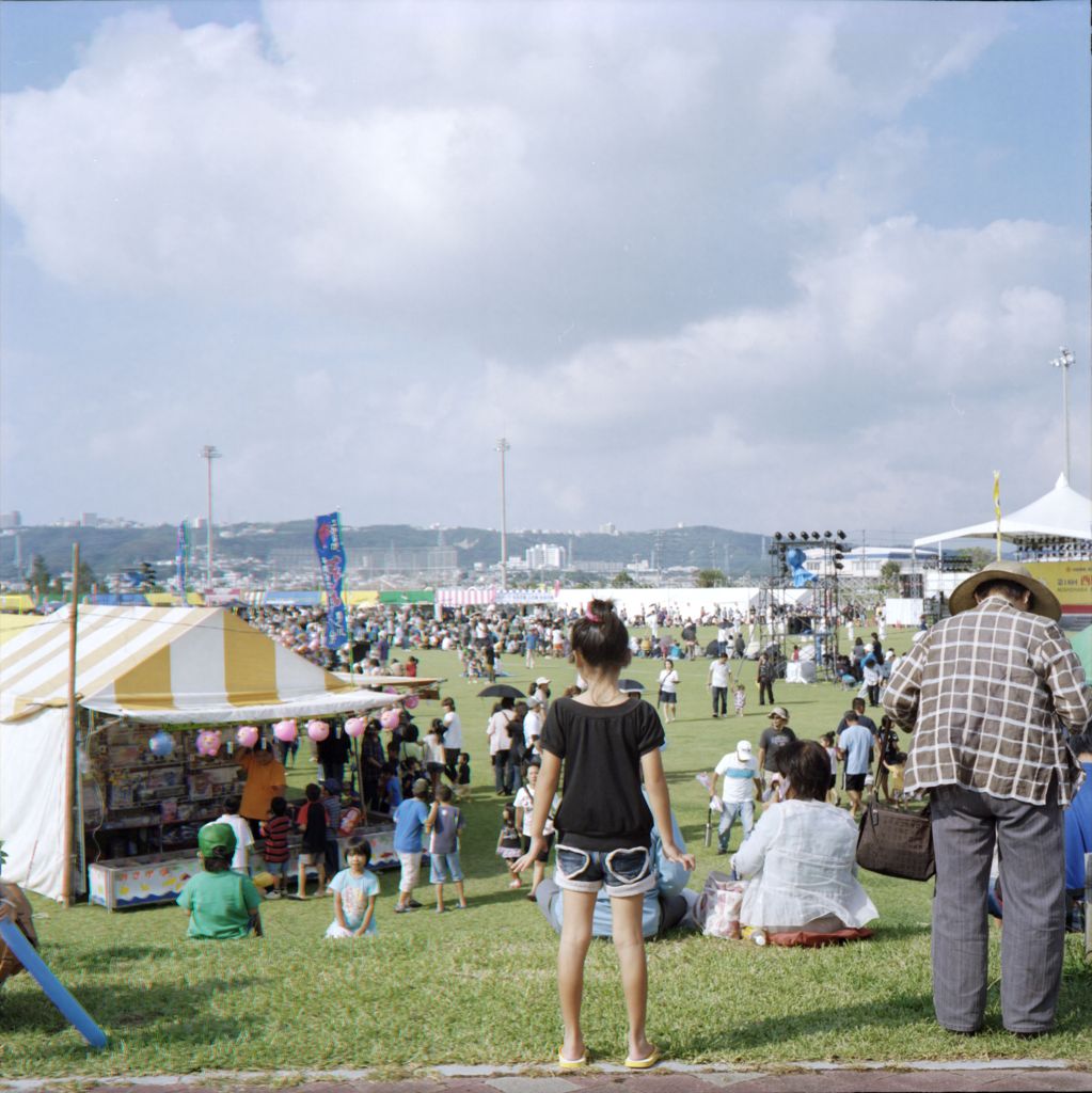 女の子と祭り