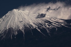 雲這う霊峰