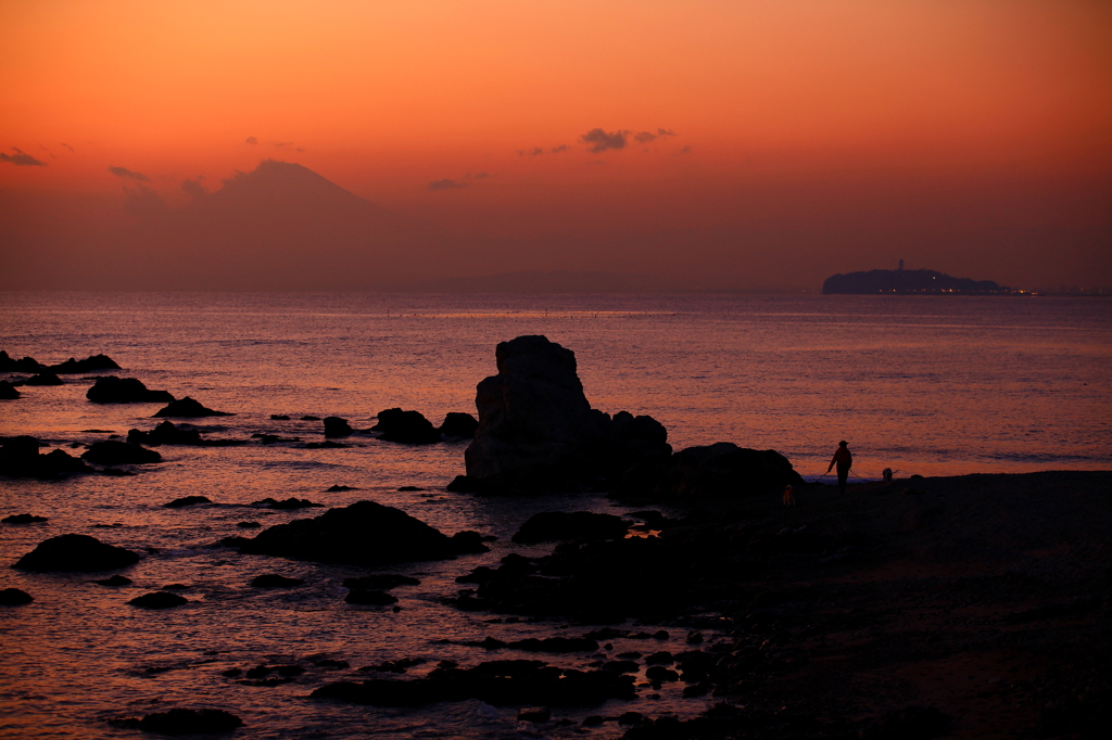 森戸の夕照～朧富士～