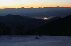 夕暮れのスキー場
