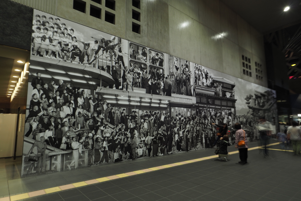 KYOTOGRAPHIE_京都駅ビル北側通路壁面01