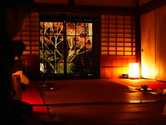 京紅葉2025＿嵐山・鹿王院夜の特別拝観17　おもてなしの場所から