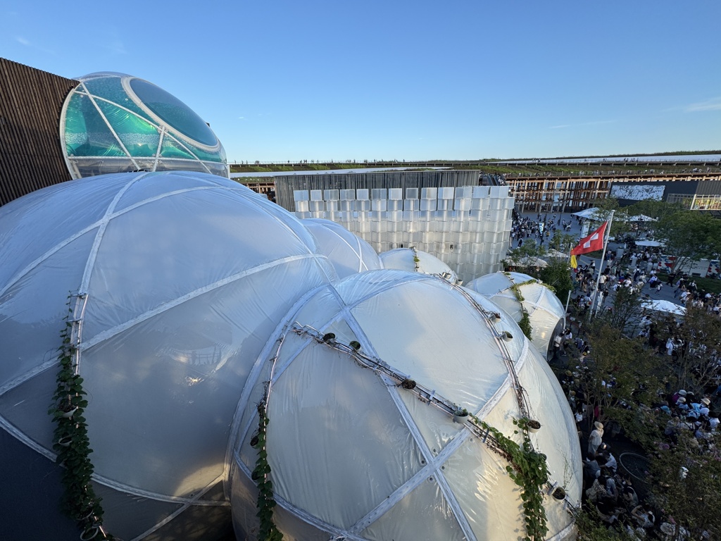 EXPO2025_スイス館と大屋根リング