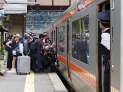 木曽山中の駅で