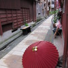 雨上がりの路地