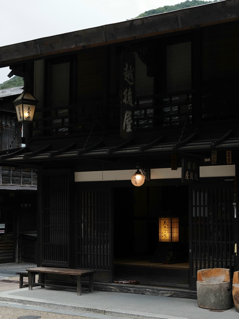 夕暮れの宿＿越後屋