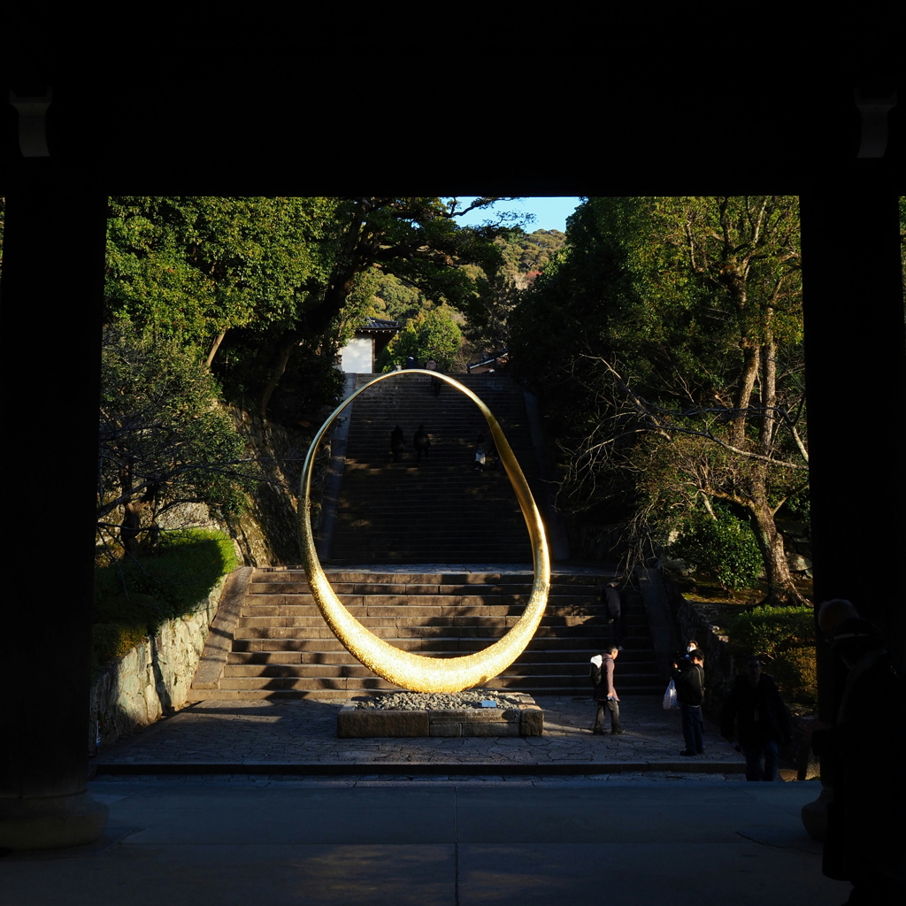 知恩院男坂と輪｜MAGNUS RINN