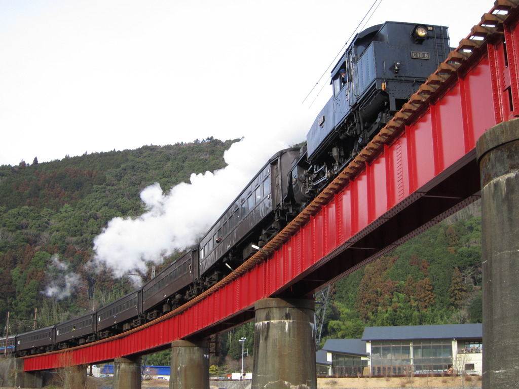 赤い鉄橋