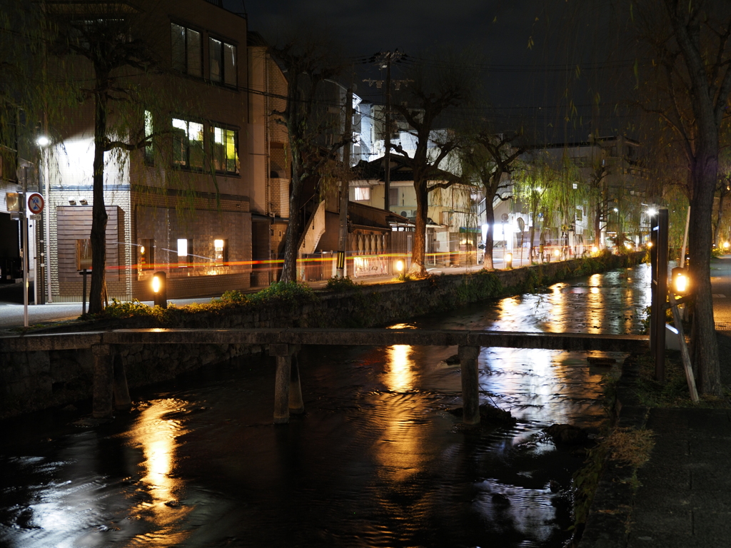 初春の白川 一本橋