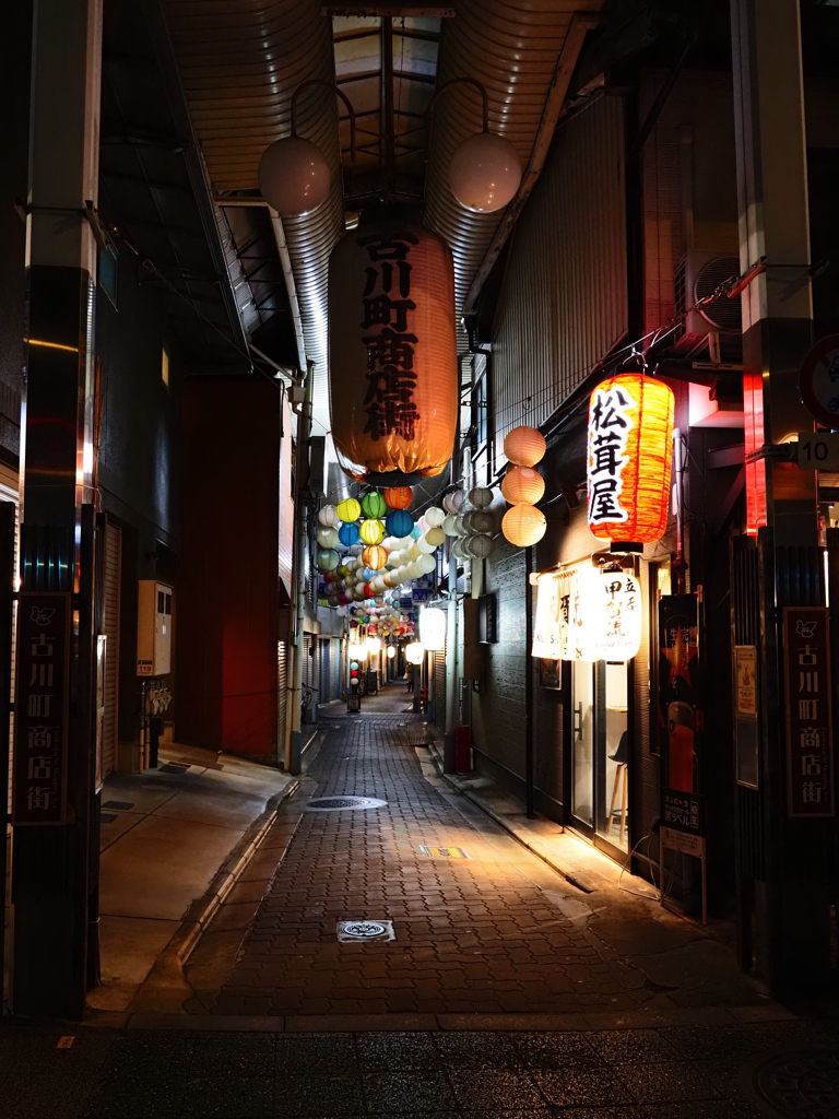 初春の古川町商店街01