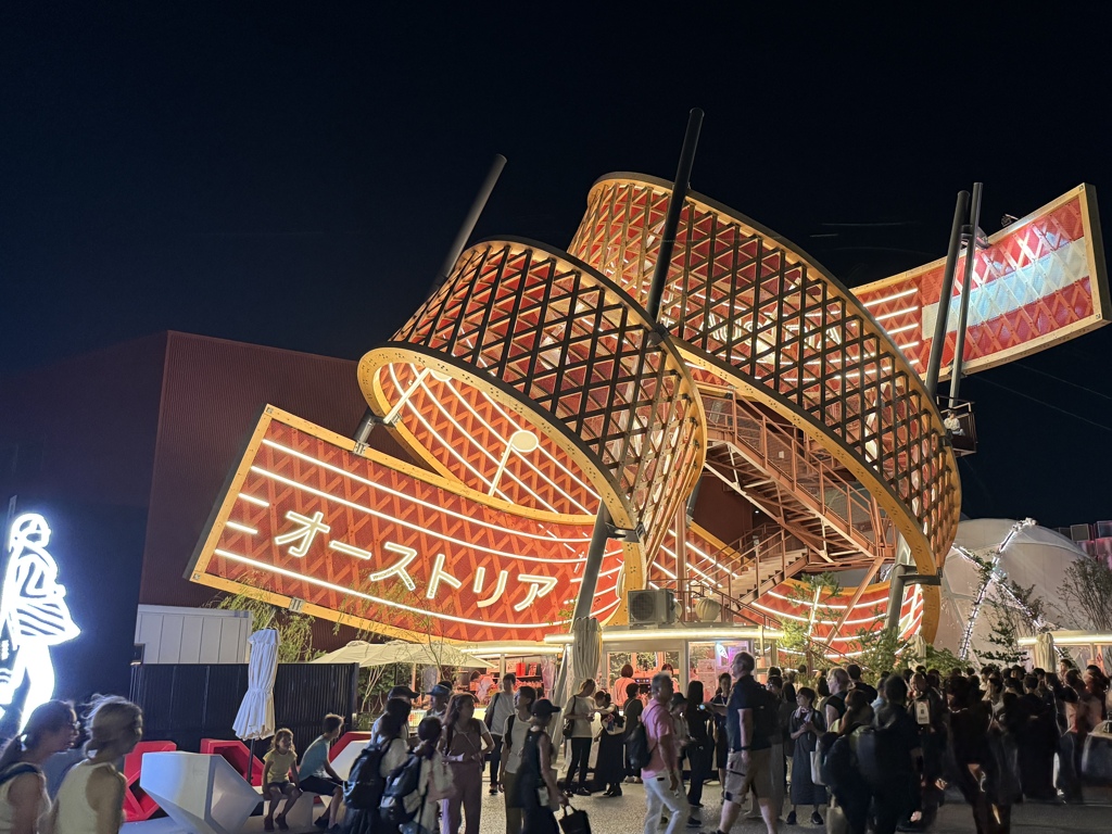 EXPO2025_オーストリア らせんの五線譜・夜景
