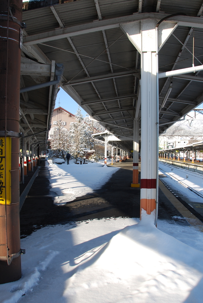 冬・東武日光駅ホーム