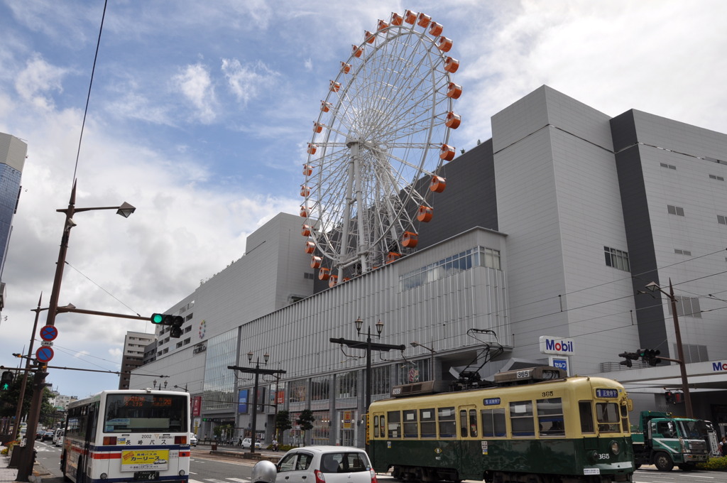 ココウォークと路面電車