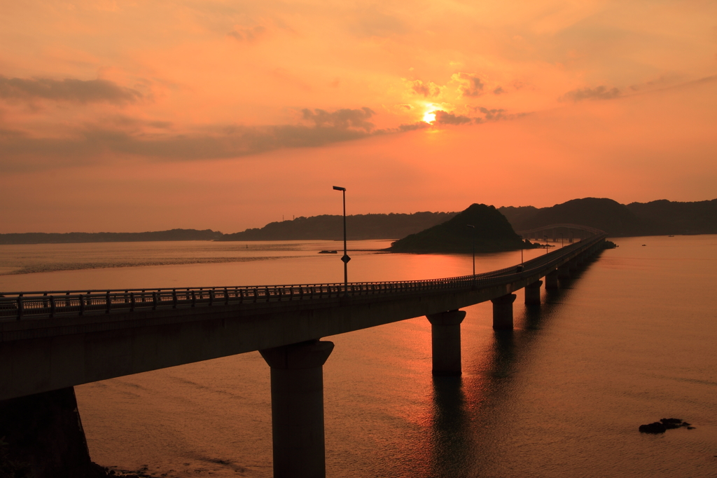 夕暮れの角島大橋