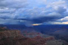 対岸の雨（グランドキャニオン）