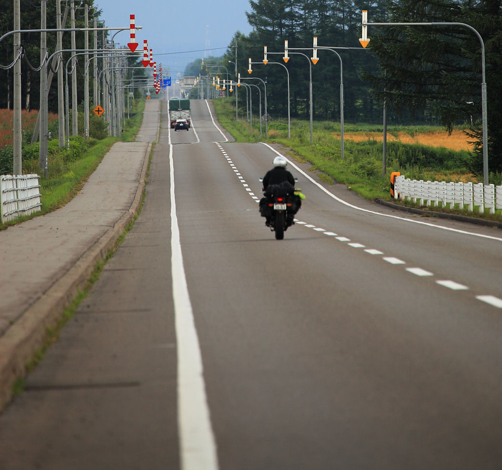 信号もなく直線が長い国道