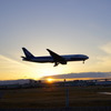 夕陽の福岡空港『いらっしゃ～い』