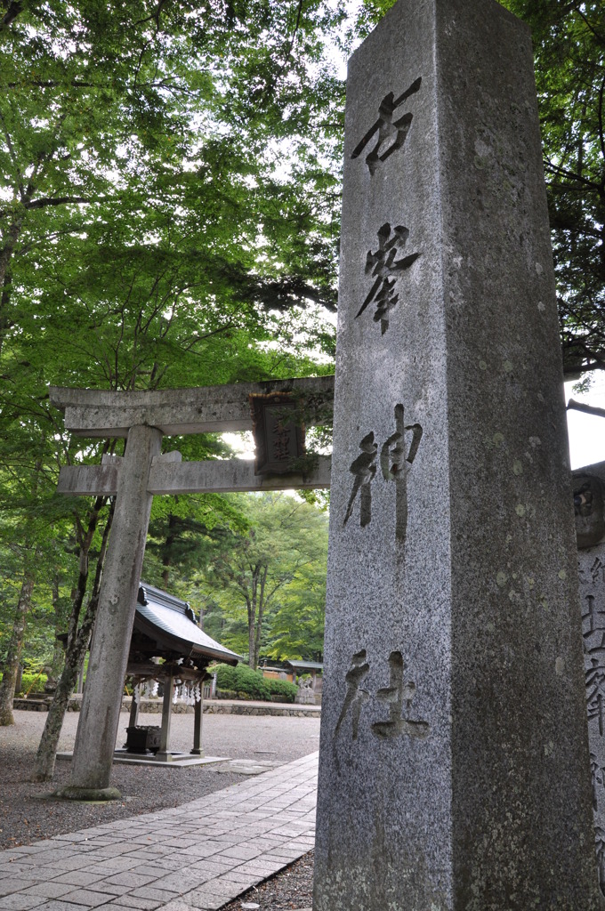 石碑と鳥居