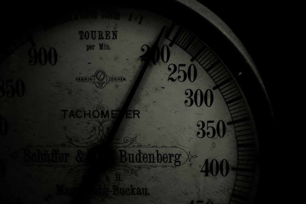 TACHOMETER
