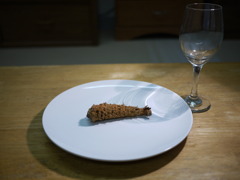 庭でエビフライ